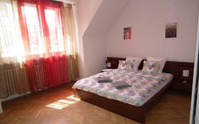 Old Town Spacious Apartment